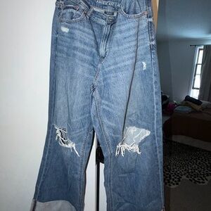 American Eagle Outfitters Women's distressed Blue Jeans